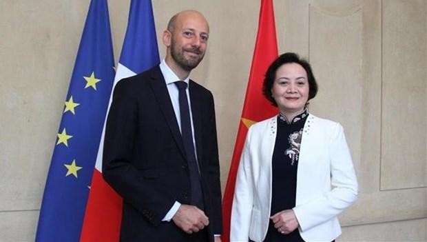 Vietnamese Minister of Home Affairs Pham Thi Thanh Tra (R) and French Minister of Public Transformation and Service Stanislas Guerini. (Photo: VNA)