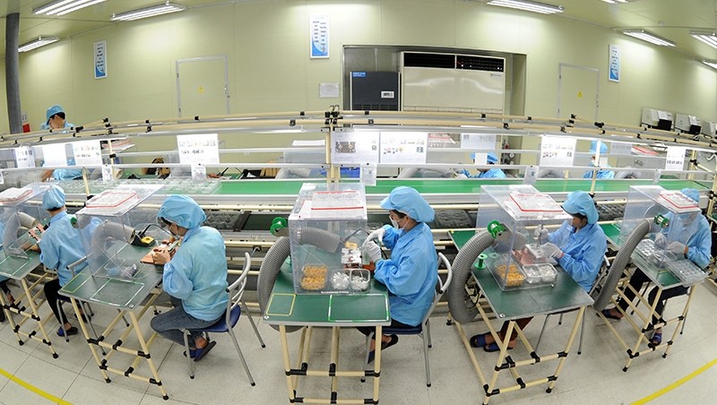 STRONICS Vietnam Co., Ltd., located in Dinh Tram Industrial Park, Bac Giang province and wholly invested by enterprises from the Republic of Korea specialises in assembling electronic equipment. (Photo: HUU NGUYEN)
