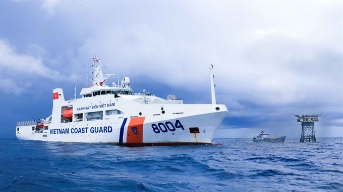 The Vietnam Association of Seafood Exporters and Producers cooperates with the Vietnam Coast Guard to fight IUU fishing. (Photo: canhsatbien.vn)