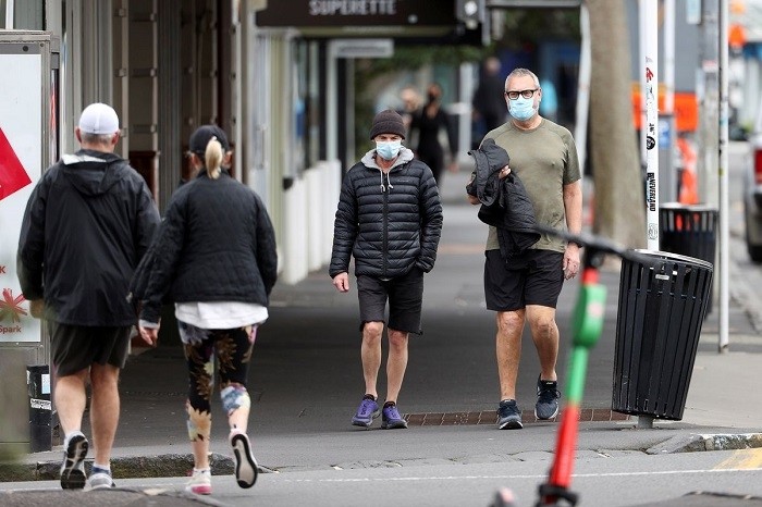 People wear masks as they exercise during a lockdown to curb the spread of a coronavirus disease (COVID-19) outbreak, in Auckland, New Zealand, August 26, 2021. (Photo: Reuters)