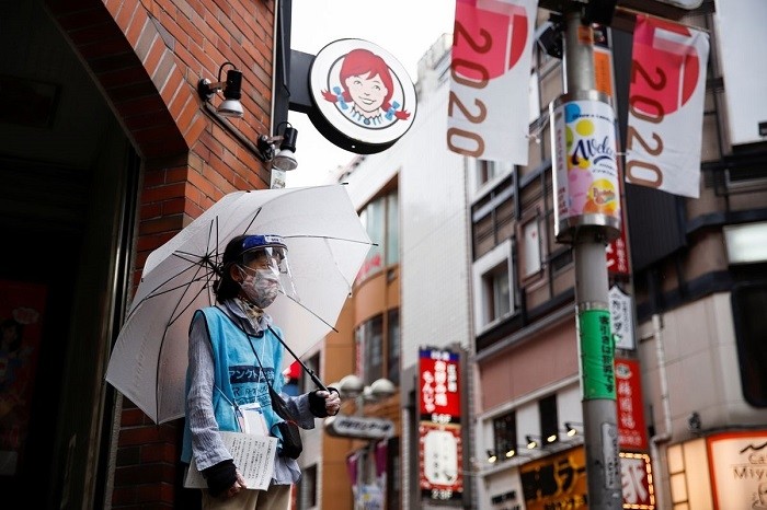 Woman who does street surveys wears a mask and a face shield, during a state of emergency amid the coronavirus disease (COVID-19) outbreak, in Tokyo, Japan August 29, 2021. (Photo: Reuters)