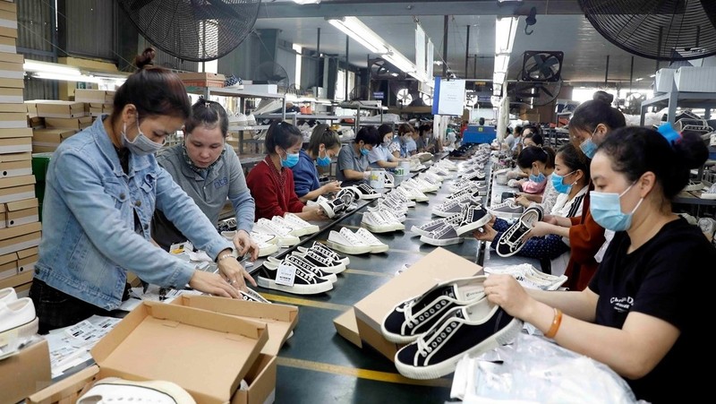 Producing shoes for export at Ha Tay Chemical Weave Company Limited. (Photo: Tran Viet/VNA)