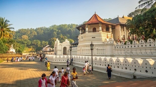 Temple of the Sacred Tooth Relic,  which houses a tooth relic of the Lord Buddha, is considered one of Sri Lanka’s most holy shrines. (Photo:baovanhoa.vn)