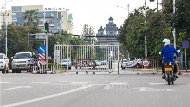 A street near Patuxay monument park is partially blocked in downtown Vientiane, Laos on September 20. (Photo: Xinhua/VNA)