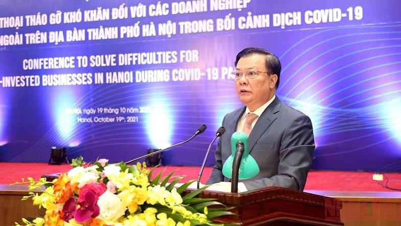 Politburo member and Secretary of Hanoi Party Committee Dinh Tien Dung speaking at the event. (Photo: DUY LINH/NDO)
