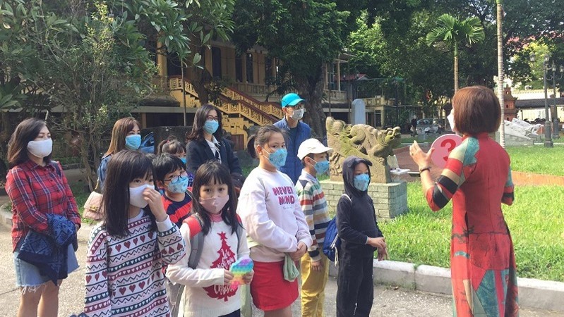 Children participate in the “French architecture in the heart of Hanoi” walking tour.