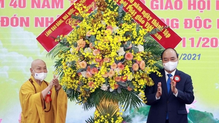 President Nguyen Xuan Phuc congratulates the Vietnam Buddhist Sangha (Photo: VOV) 