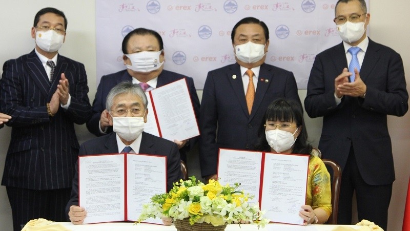 The signing ceremony between Phu Yen and eREX (Photo: VNA)