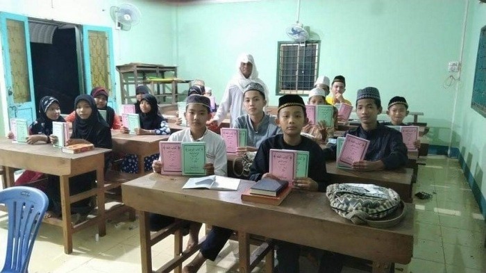 An hour of learning ethnic languages in Tra Vinh province. (Photo: NDO)