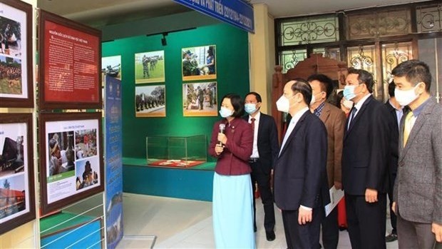 Visitors to the exhibition in Bac Giang province on December 7 (Photo: VNA)