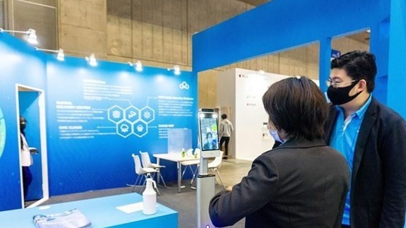 Visitors at the IT Week Japan 2021 (Photo: VNA)
