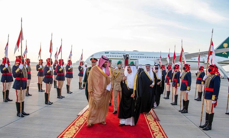 Bahrain’s King Hamad bin Isa al-Khalifa welcomes Saudi Crown Prince Mohammed bin Salman at the Royal Airport in Sakhir, Bahrain, on December 9. (Photo: SPA/Reuters)