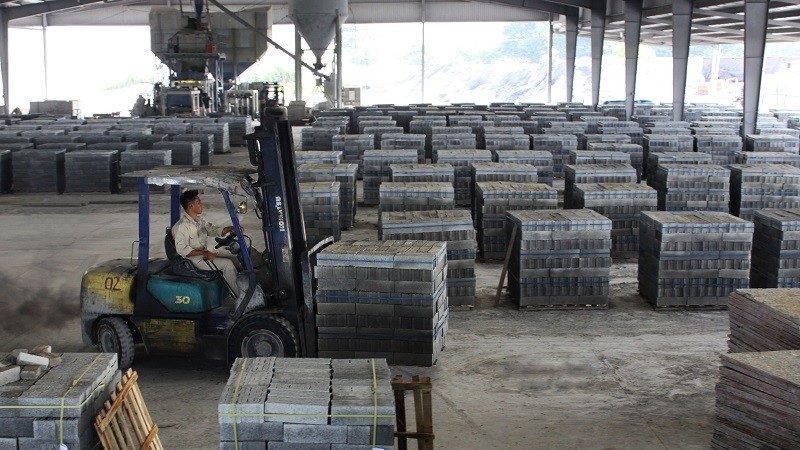 A facility that manufactures unbaked building materials in Vietnam (Photo: VNA)