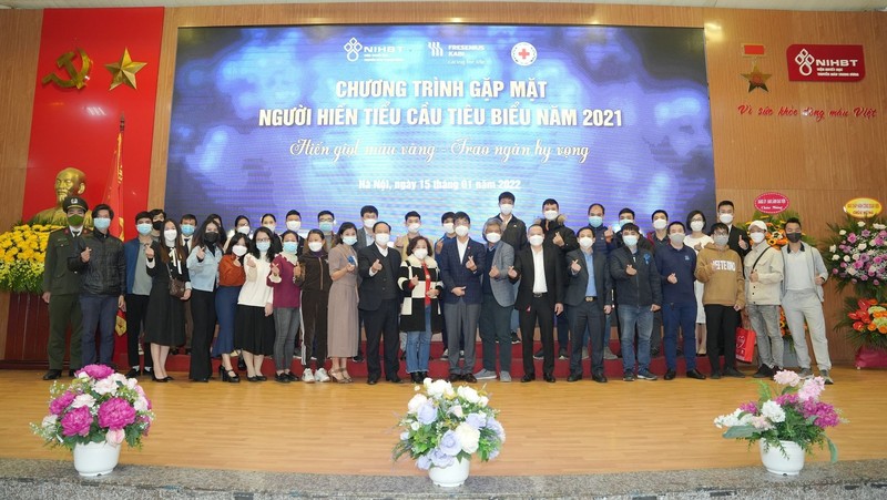 Outstanding platelet donors honoured at the programme (Photo: NDO/Thien Lam)