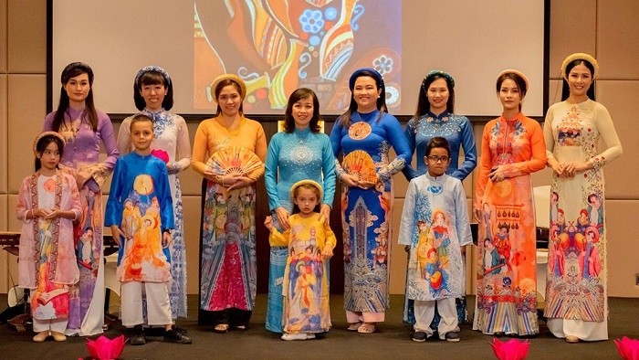 Designer Dang Thi Ngoc Han (first from right) and her Ao Dai creations inspired from Hue royal court music. (Photo courtesy of designer Ngoc Han)