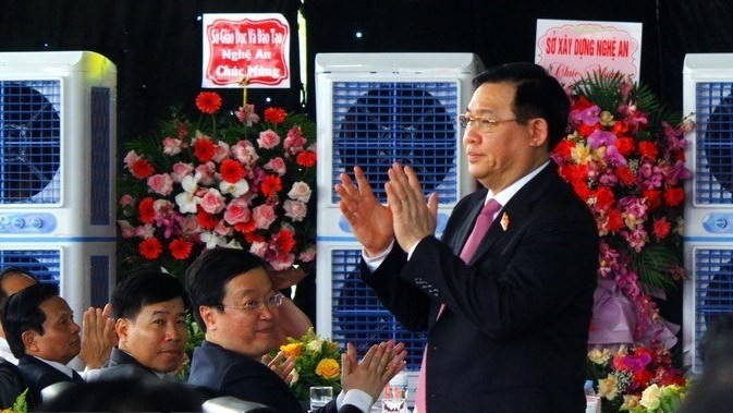 NA Chairman Vuong Dinh Hue attends the ceremony to recognise Nghi Loc district as a new-style rural area. (Photo: VNA)