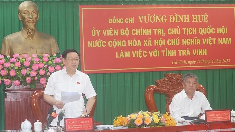 National Assembly Chairman Vuong Dinh Hue speaking at the working session with Tra Vinh leaders. 