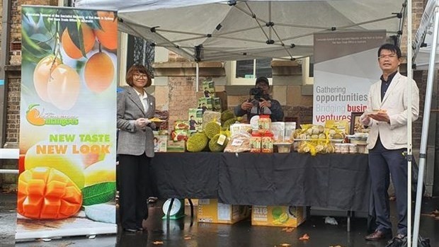 A booth of Vietnam promoting sapodilla fruit in Sydney (Photo: VNA)