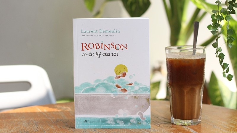 The Vietnamese version of the book "Robinson". (Photo: Nha Nam)