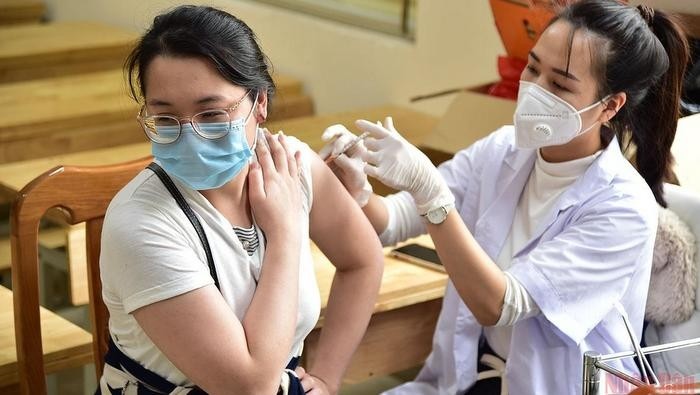 By April 30, Vietnam had injected 214,939,202 doses of COVID-19 vaccines. (Photo: NDO)