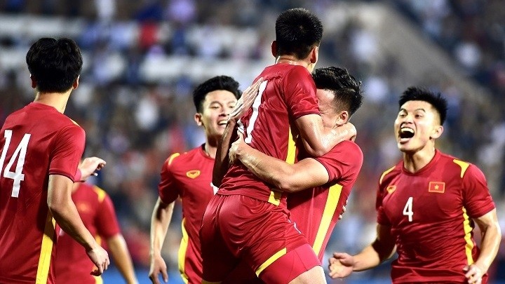 Vietnamese players celebrate scoring a goal during the match. (Photo: NDO/Thanh Dat)
