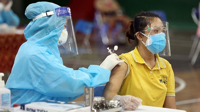 By May 10, Vietnam had injected 216,142,873 doses of COVID-19 vaccines. (Photo via NDO)