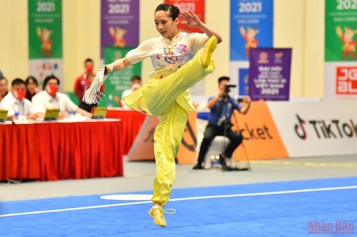 Duong Thuy Vi wins a gold medal in the women’s jianshu event. (Photo: NDO/Thuy Nguyen)