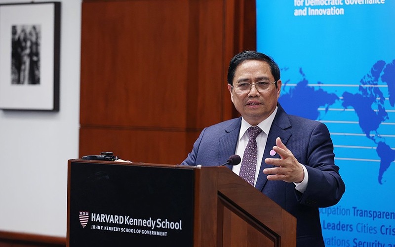 Prime Minister Pham Minh Chinh delivers a speech at Harvard Kennedy School (Photo: VNA)