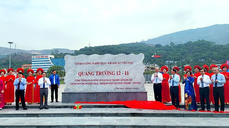 Quang Ninh put ups commemorative plaque in square honouring coal miners