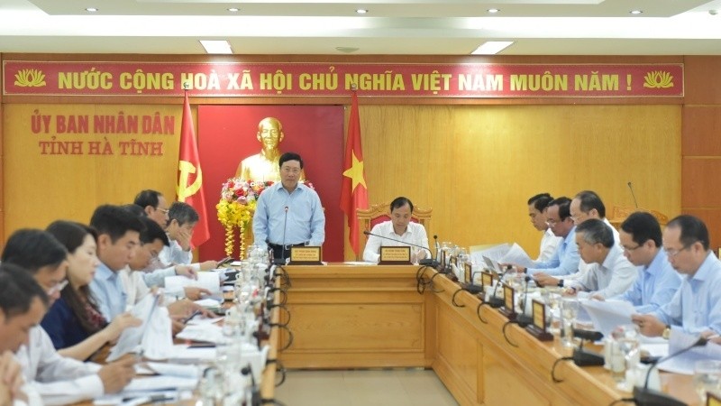 The working session between Deputy PM Pham Binh Minh and five central provinces.