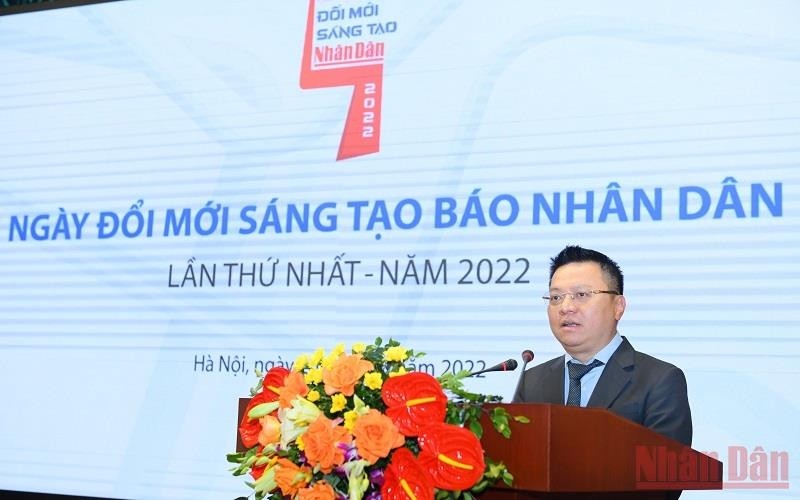 Member of the Party Central Committee (PCC), Editor-in-Chief of Nhan Dan Newspaper speaks at the event. (Photo: NDO) 
