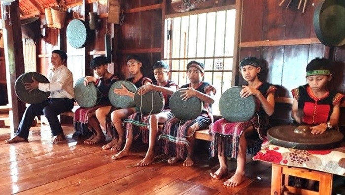 A class on gong playing for Ede ethnic children in Dak Lak Province.