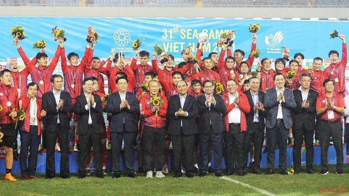 Party, State and Government leaders congratulate the men’s U23 football team on their championship at the SEA Games 31.
