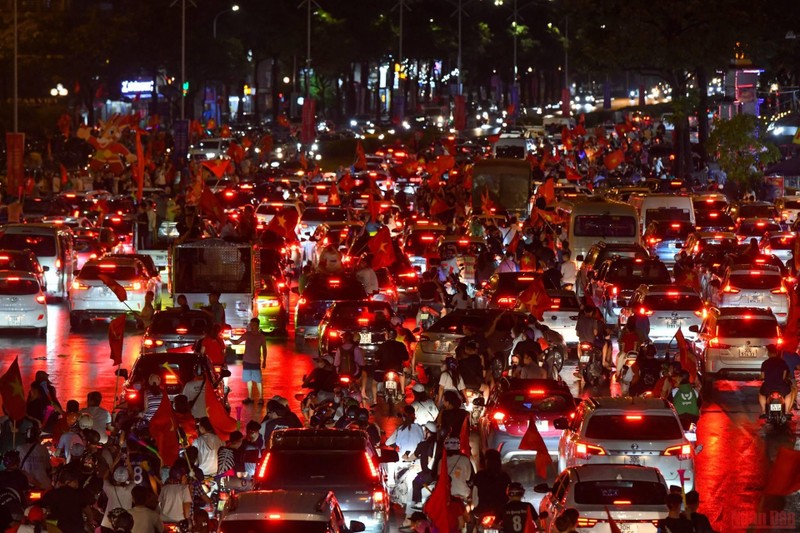 Football fans flood the streets to celebrate Vietnam U23 victory
