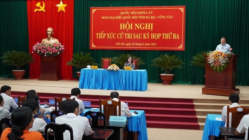 Deputy PM Pham Binh Minh speaking at the meeting with Ba Ria-Vung Tau voters.