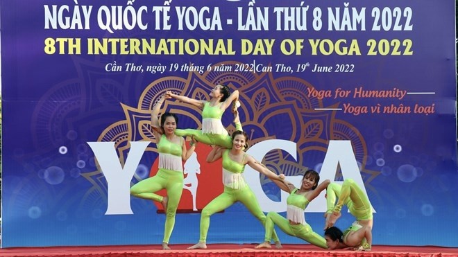 The Mekong Delta city of Can Tho hosts the celebration of the 8th International Yoga Day on June 19. (Photo: VNA)