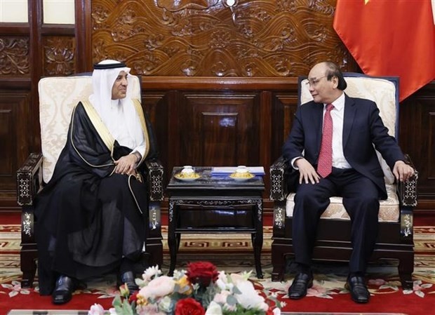 President Nguyen Xuan Phuc (R) receives Saudi Arabian Ambassador Saud F.M AlSuwelim (Photo: VNA)