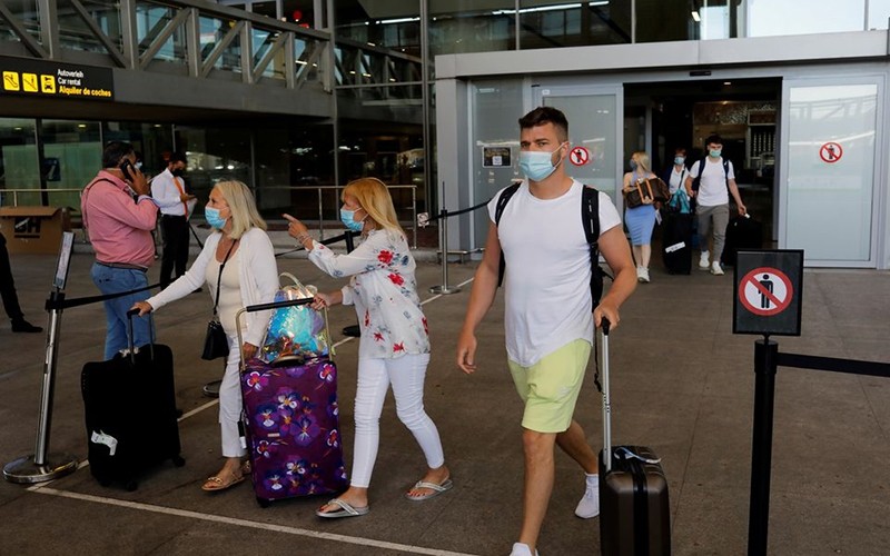 Passengers wear face masks as they arrive at Malaga-Costa del Sol Airport in Spain, June 7, 2021. (Photo: Reuters)