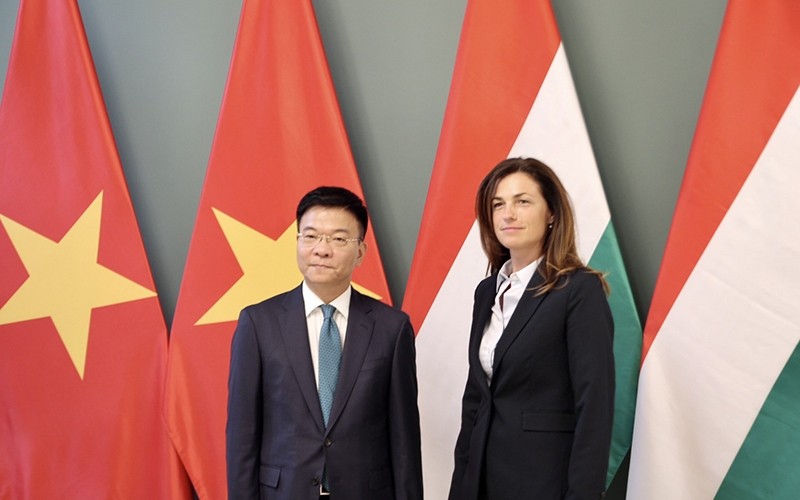 Vietnamese Minister of Justice Le Thanh Long and his Hungarian counterpart Judit Varga