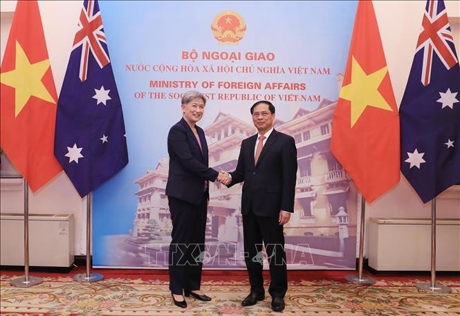 Minister of Foreign Affairs Bui Thanh Son and his Australian counterpart Penny Wong (Photo: VNA)