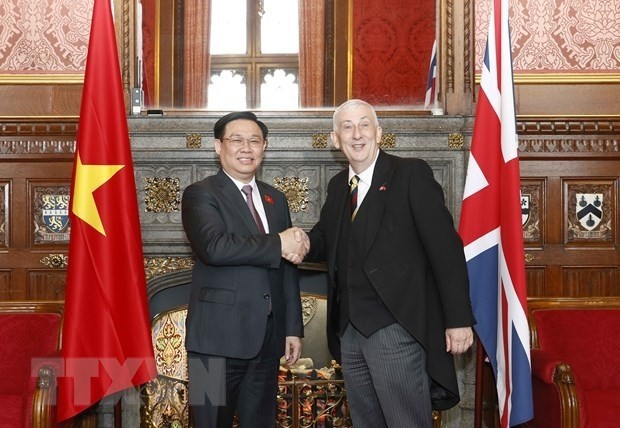 NA Chairman Vuong Dinh Hue (L) and Speaker of the UK’s House of Commons Lindsay Hoyle at their talks in London on June 29 (Photo: VNA)