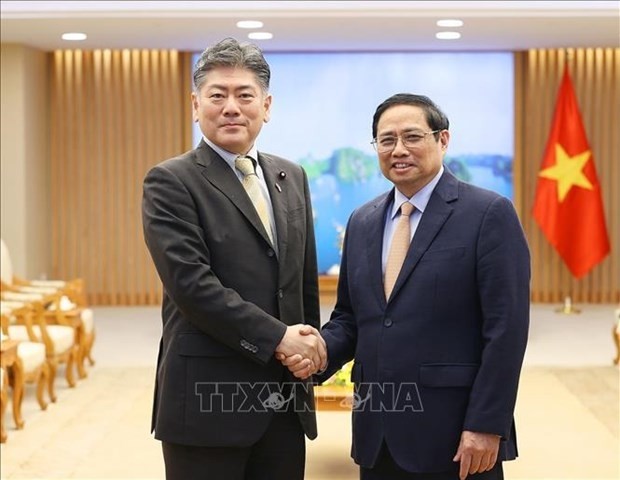 Prime Minister Pham Minh Chinh (right) and Japanese Minister of Justice Furukawa Yoshihisa. (Photo: VNA)