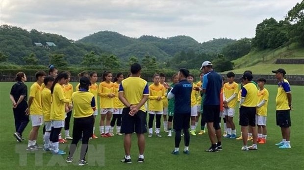 The women's U18 team of Vietnam in a training session in Japan (Source: VNA)