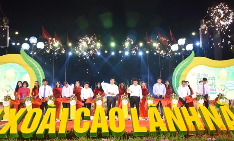 Opening ceremony of Cao Lanh Mango Festival.