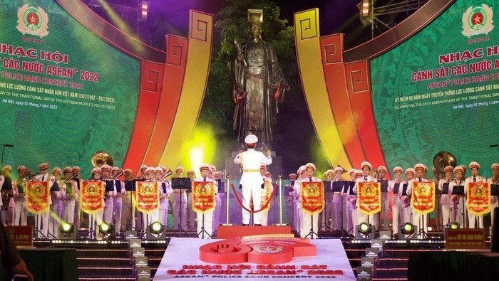 The performance of Vietnam People's Police Band with more than 70 