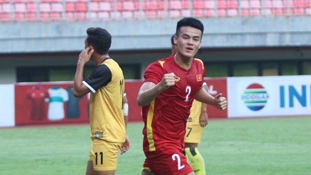 Ha Chau Phi (2) celebrating his opening goal. (Photo VFF)