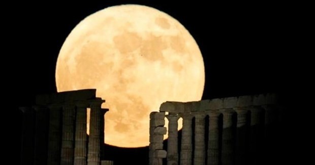 Supermoon of 2022 to appear above Vietnam. - Illustrative image (Photo: AP/VNA)