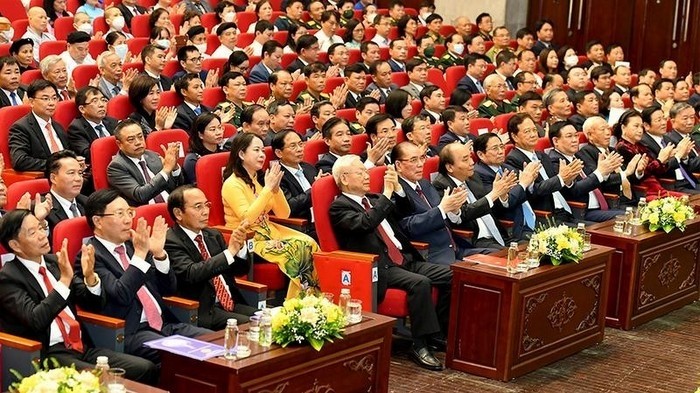 Party General Secretary Nguyen Phu Trong, along with other leaders and former leaders of the Vietnamese Party and State, and Politburo member, permanent member of the LPRP Central Committee’s Secretariat and Vice President of Laos Bounthong Chitmany attend the ceremony. 