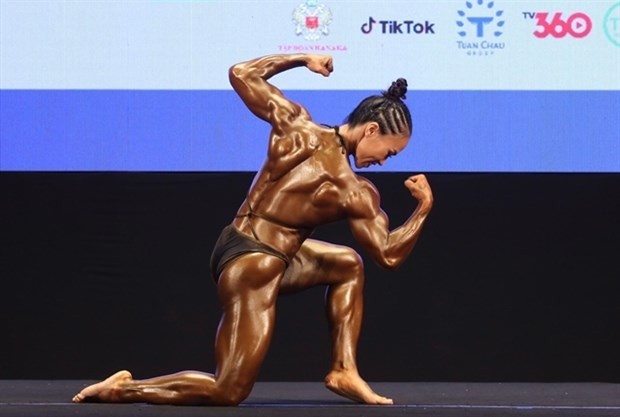 Dinh Kim Loan wins gold at the Asian Bodybuilding and Physique Sports Championship in the Maldives. (Photo tienphong.vn)