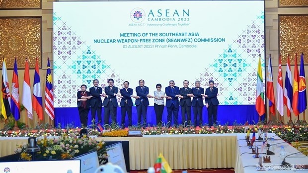 Delegates at the meeting pose for a group photo (Photo: baoquocte.vn)